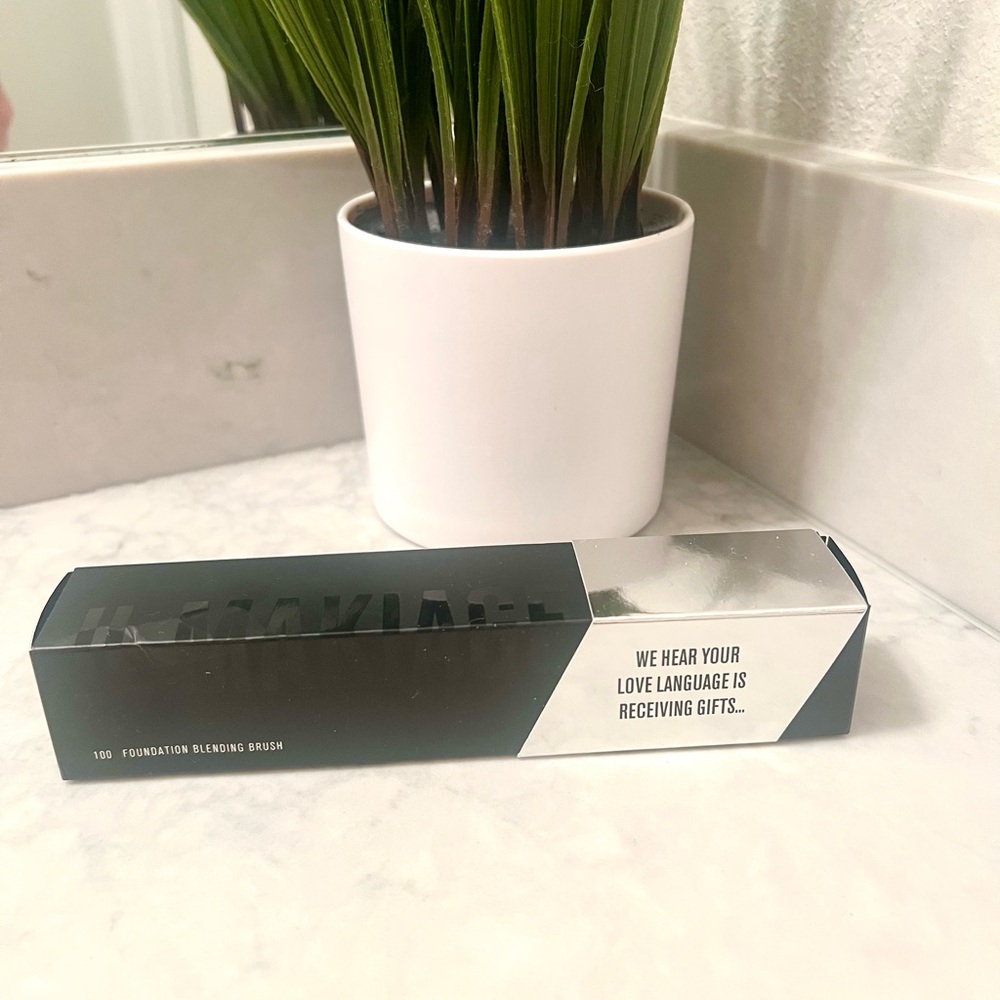 IL MAKIAGE Foundation Blending Brush– New (Opened for Photos Only) - Picture 3 of 6